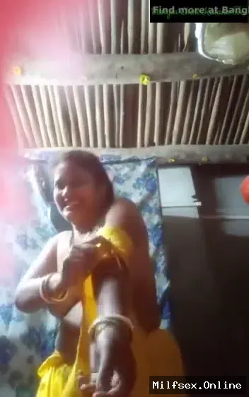 Bathroom mein nahati sexy Surat girls ka Lesbian Romance