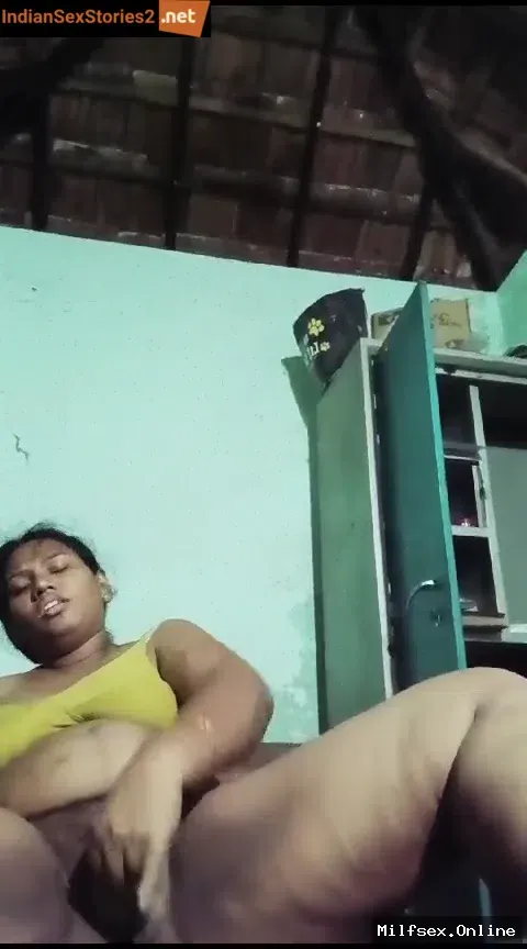 Thumbnail for Dehati lady fucking her pussy with tube cream