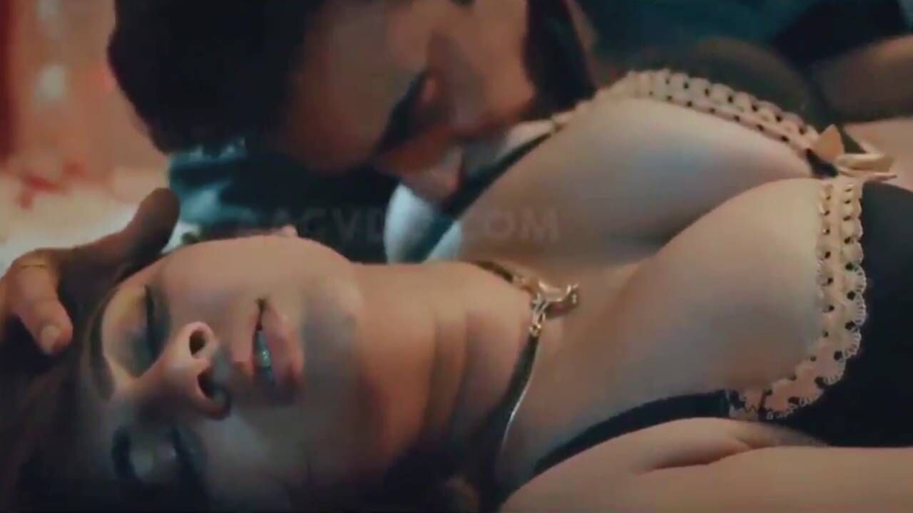 Viral Indian actress Sarika's hot sex scene from xxx web series