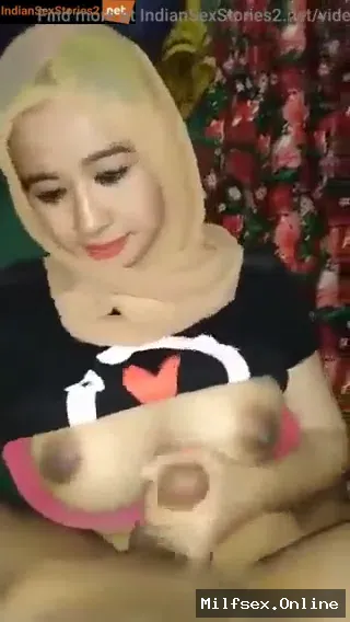 Thumbnail for Sexy Hijabi girl hot handjob mms