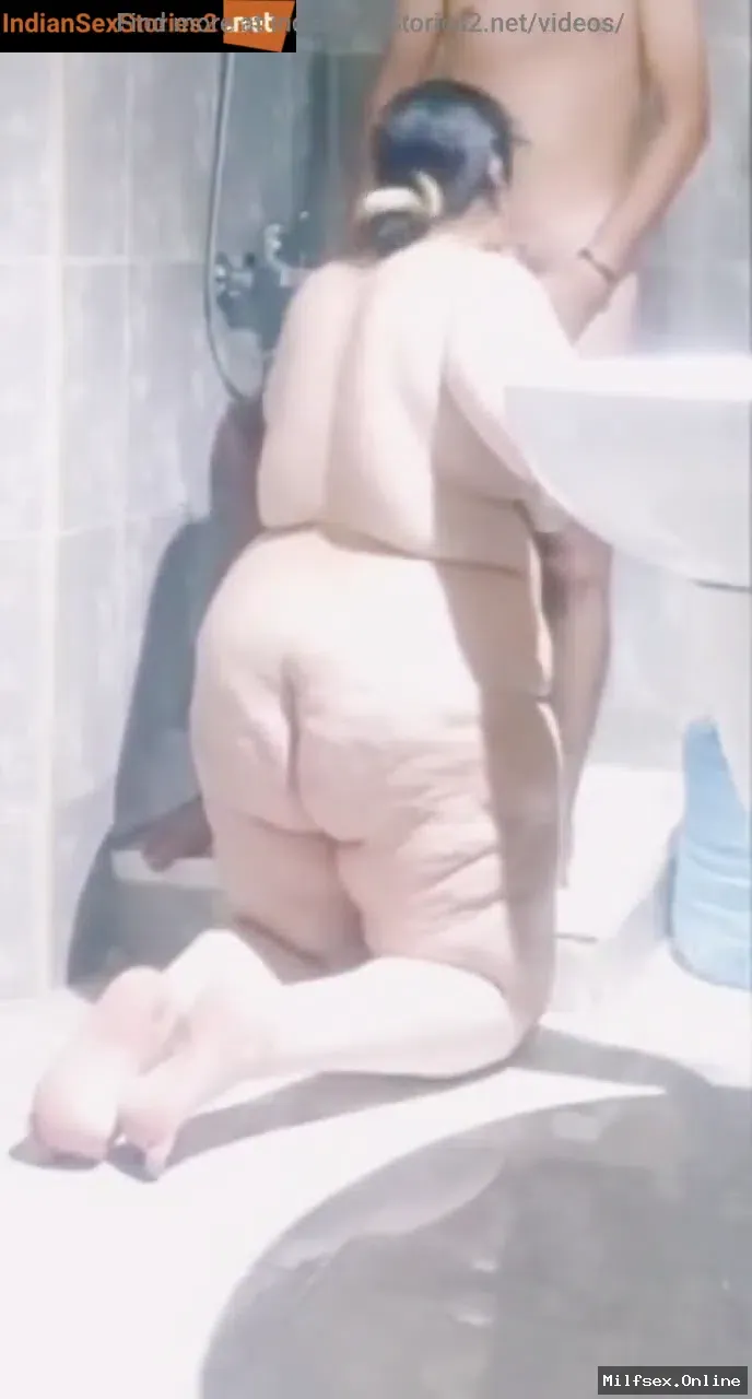 Young lover boy mouth fucking mature aunty